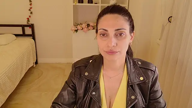 LovelyBeatrice webcam