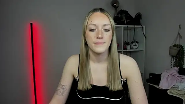 EvelynBlond webcam