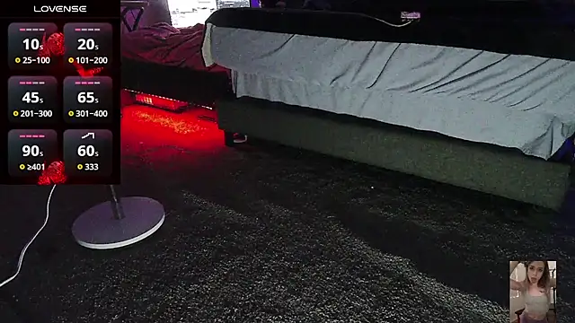 Blondiewithanass webcam