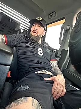 beardedtattood (Ask my age) - 😈 Keep me moaning and my dick hard 😈