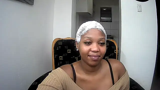 GoldenPussyXOXO webcam