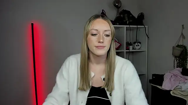 EvelynBlond webcam