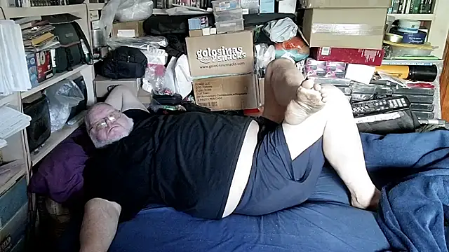 hadeszeuss2 (M mature) - #beardy #big #big-balls #hairy #hd #masturbation #mature #small-audience #small-cock #spanish #spanish-speaking #straight #uncut #white