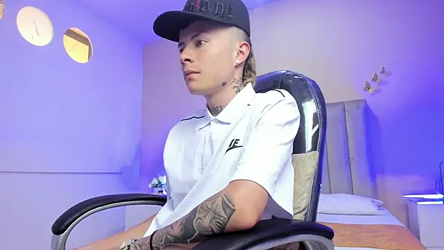 nascary_fox (M twink) - cum public