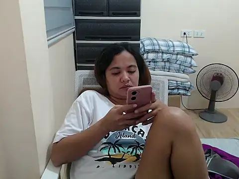 xTheLastVIRGINx webcam