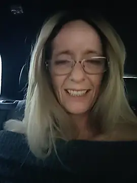 sacha_scorp (F mature) - 3 doigts dans la chatte