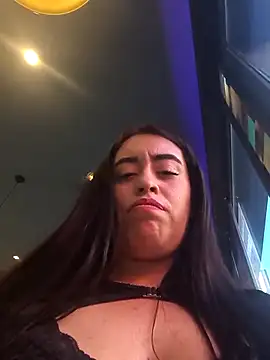 MissNyraSecret webcam