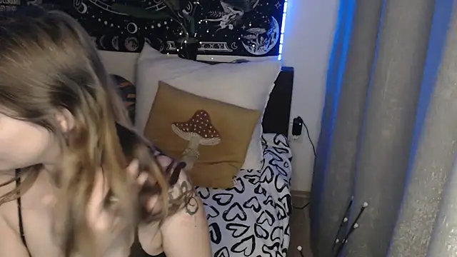 AlienforTwenty webcam