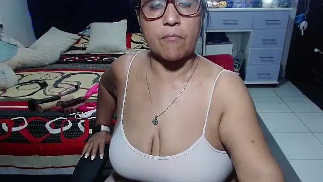 pervert_mommy_ - Pervert_mommy_'s free webcam - UK Sex Cams