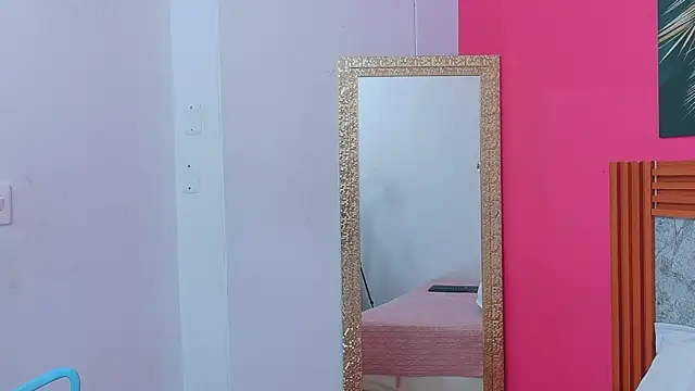 littlee_emilyy_ - Littlee_emilyy_'s free webcam - UK Sex Cams