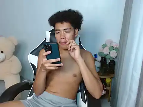 curlyasian_njxx webcam