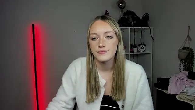 EvelynBlond webcam
