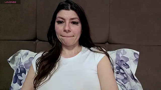 jullyenn3 - Jullyenn3's free webcam - UK Sex Cams