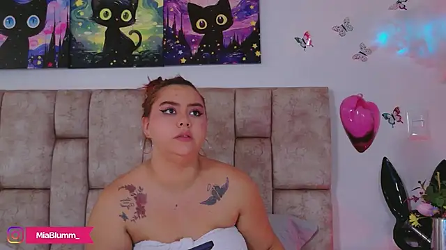 MiiaBlumm_ webcam