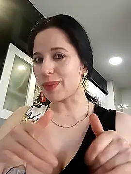 Webcam Model (sirena_dorada29)  is live.Free join now!