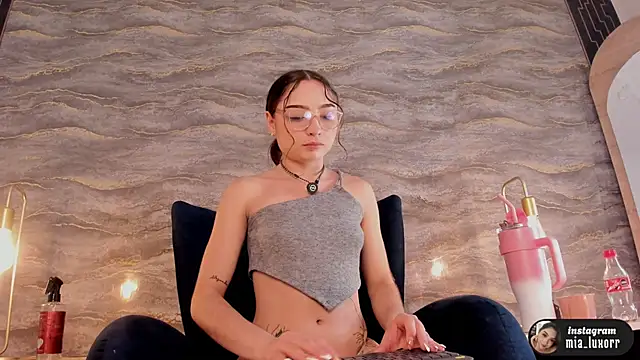 Mia_Luxor webcam