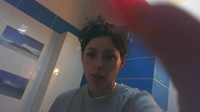 LovelyJulliette webcam