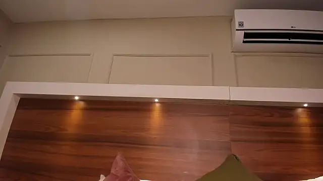 AriadnaHarper webcam