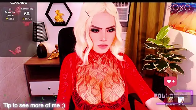 HugeSurpriseLianeTs webcam