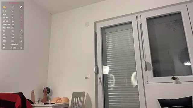 imadri (M twink) - Naked squats close up