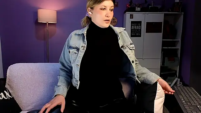 olisunny5 (F milf) - boobs play