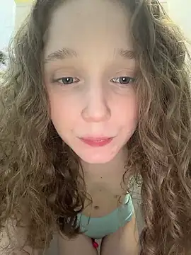 outside_rosy Live Webcam on Stripchat