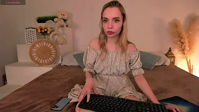 little_clare - Little_Clare's free webcam - UK Sex Cams