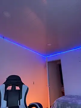 oliver_kyy (M twink) - oil on body and ass