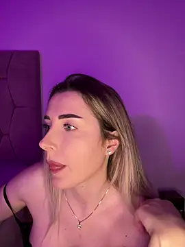 Webcam Model (IrisGreys)  is live.Free join now!