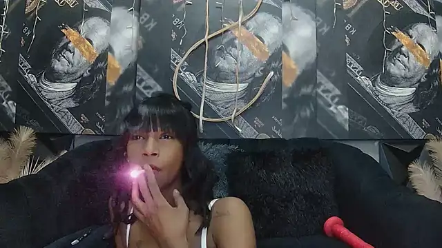 Lilmisbaddyxxx webcam