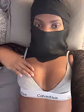 kiaraamara (F young) - Sqeeze Boobs 🎭