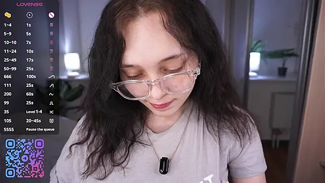 hannahayles (F teen) - 💖pinch my nipples close up💖