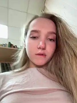 bambi_lu Live Webcam on Stripchat