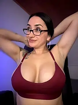 preetypeach (F milf) - Show tits and oil at goal