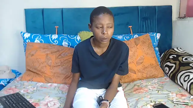 SweetSlenderChoc webcam