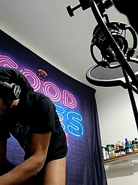 mikaaa97 - Mikaaa97's free webcam - UK Sex Cams