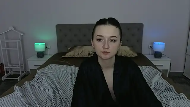 cyrenaluxe - CyrenaLuxe's free webcam - UK Sex Cams