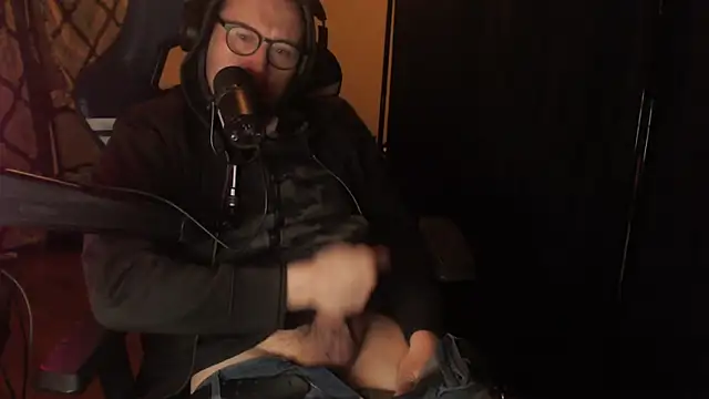 chicostick413 - Chicostick413's free webcam - UK Sex Cams