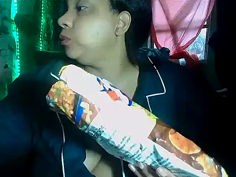 Fetishjoiqueen webcam