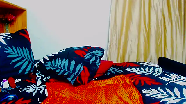 Juicyasss35xx live sex cam