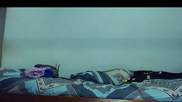 blondebitchlitle webcam