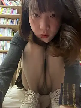 美女littleqiu在线直播