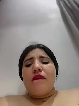 horny_roomiess webcam