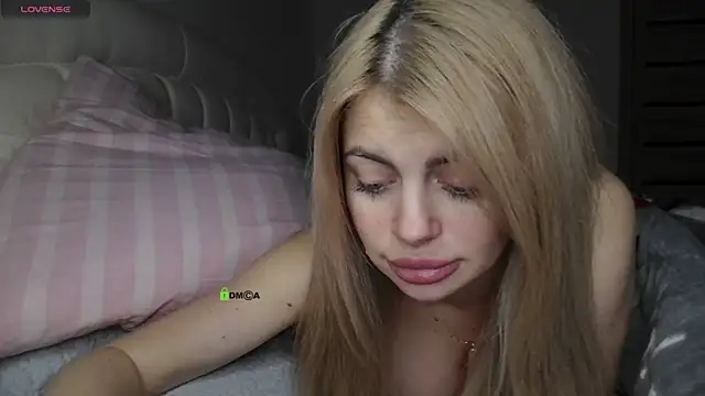 ShamlesssAdell webcam