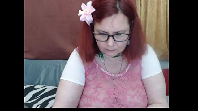 PlayfullMature webcam