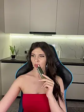 CurlyLara Live Webcam on Stripchat