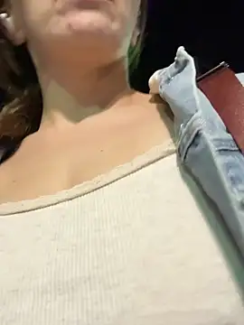 lunagirl13's Stripchat show and profile