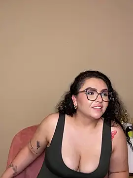 Webcam Model (AlmaraRouge)  is live.Free join now!