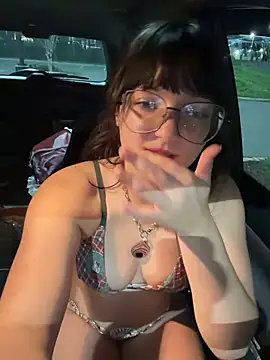 urpuppymoon's live cam