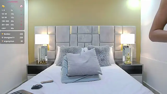 Little_Amarantha live sex cam